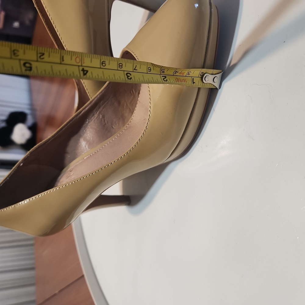 Vince Camuto nude heels size 5.5M - Picture 5 of 10